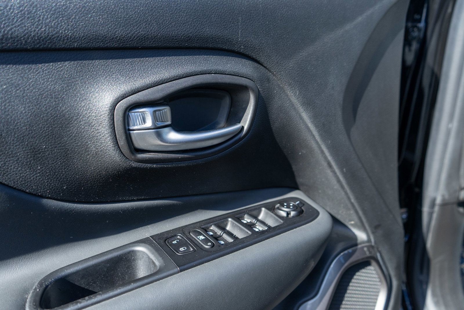 Used 2022 Jeep Renegade Latitude w/ Convenience Group image 14