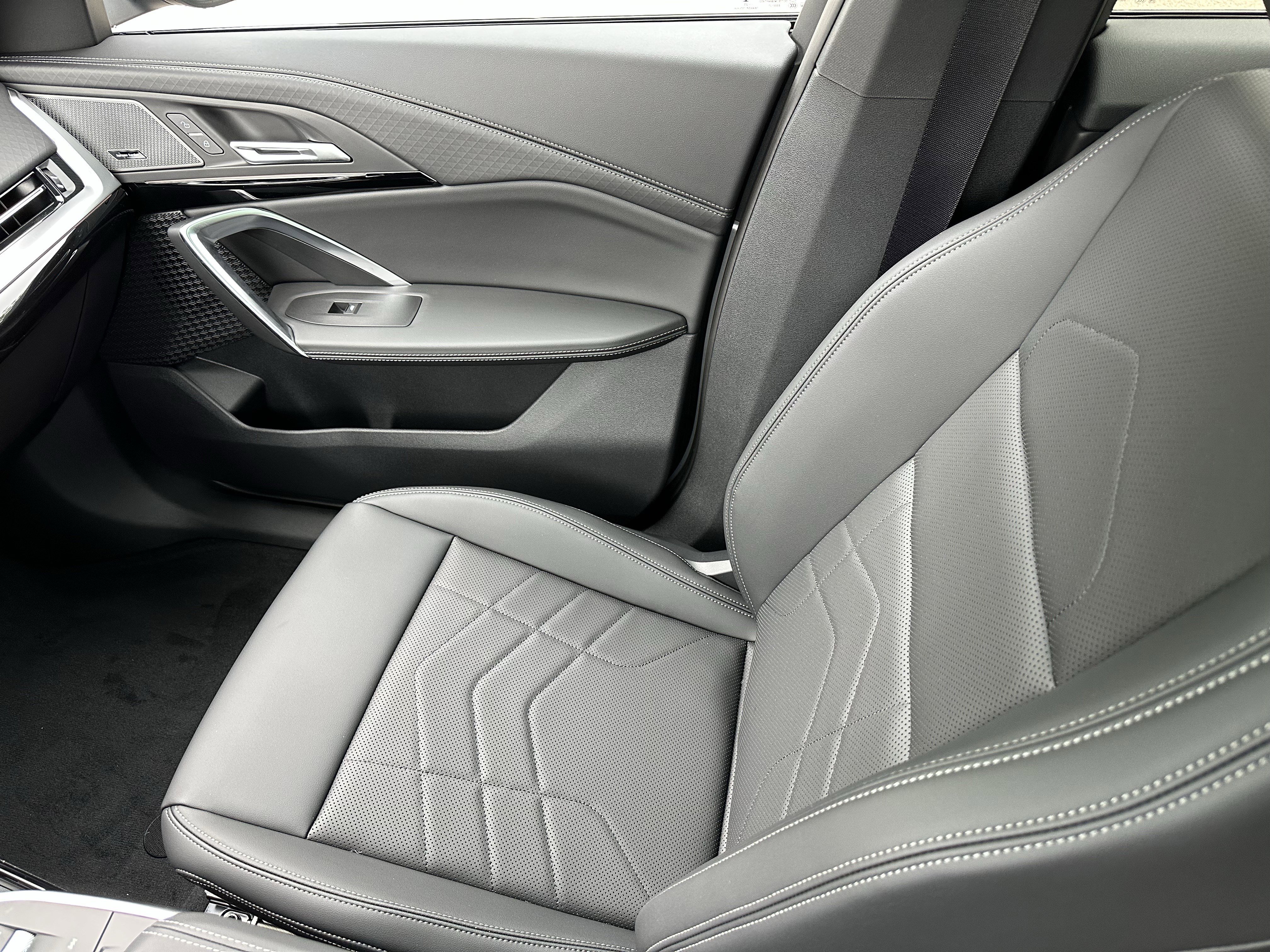 New 2026 BMW X2 xDrive28i w/ Convenience Package image 11