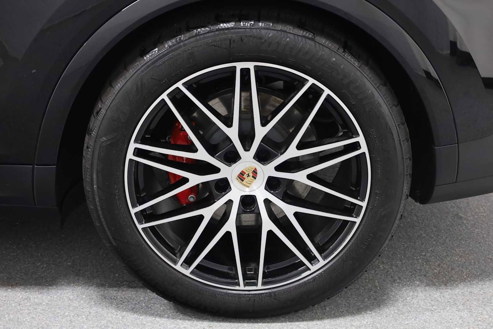 Certified 2025 Porsche Cayenne S image 38