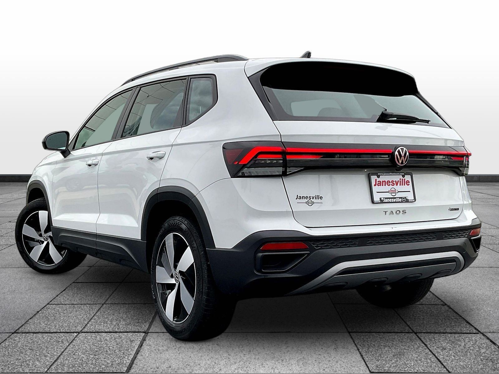 Used 2025 Volkswagen Taos S AWD/4WD image 5