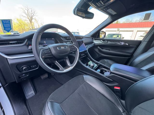 Used 2023 Jeep Grand Cherokee Altitude image 50