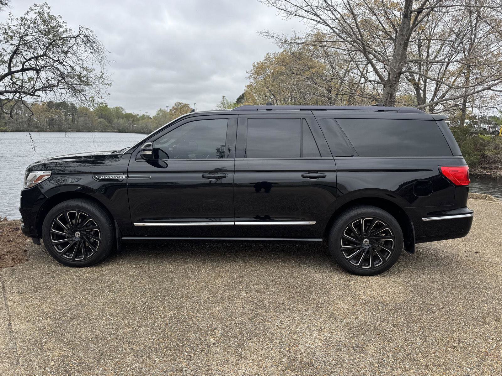 Used 2019 Lincoln Navigator L Black Label w/ Cargo Package image 10