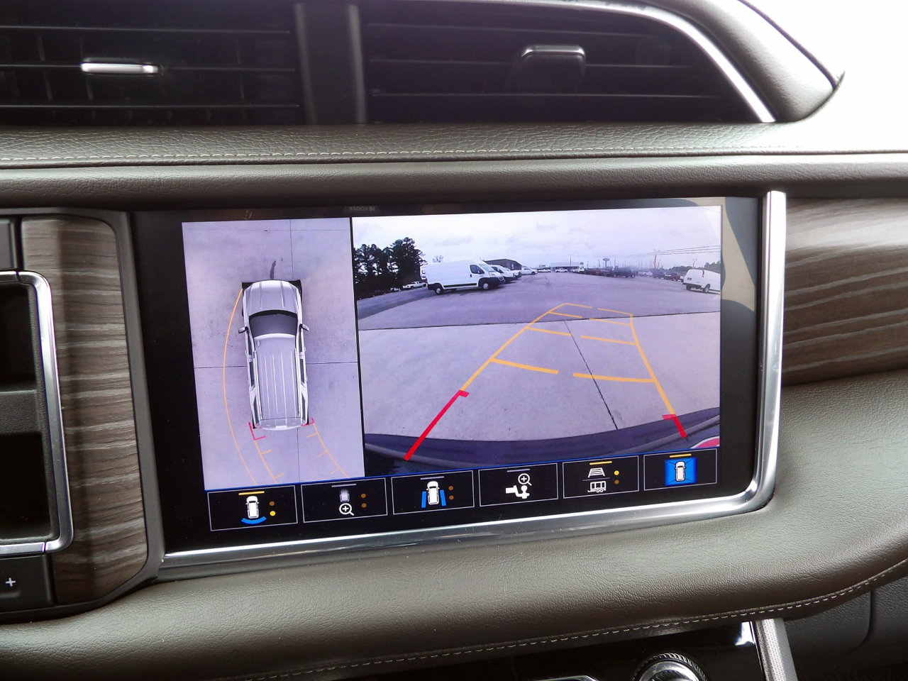 Used 2021 GMC Yukon Denali w/ Denali Premium Package image 23