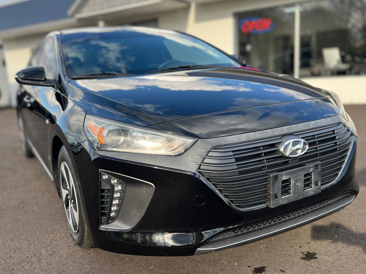 Used 2018 Hyundai Ioniq SEL FWD image 5