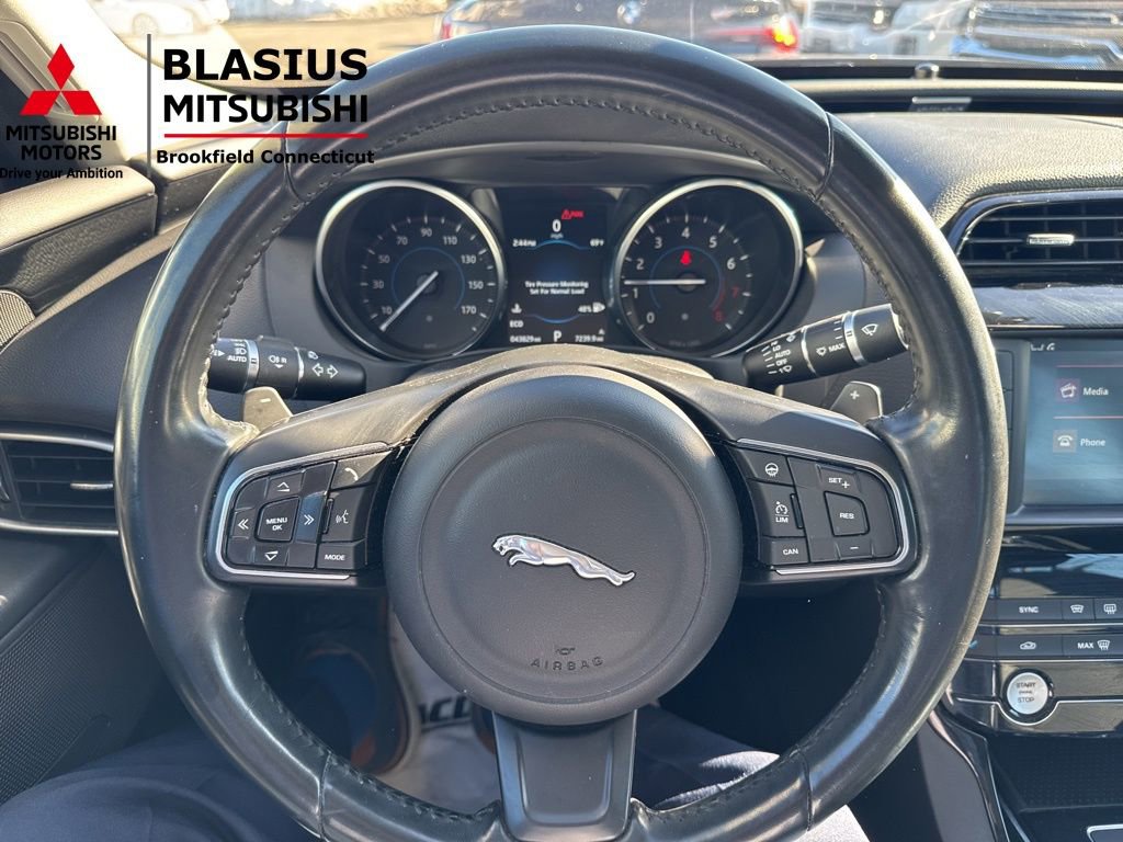 Used 2017 Jaguar XE Premium image 20