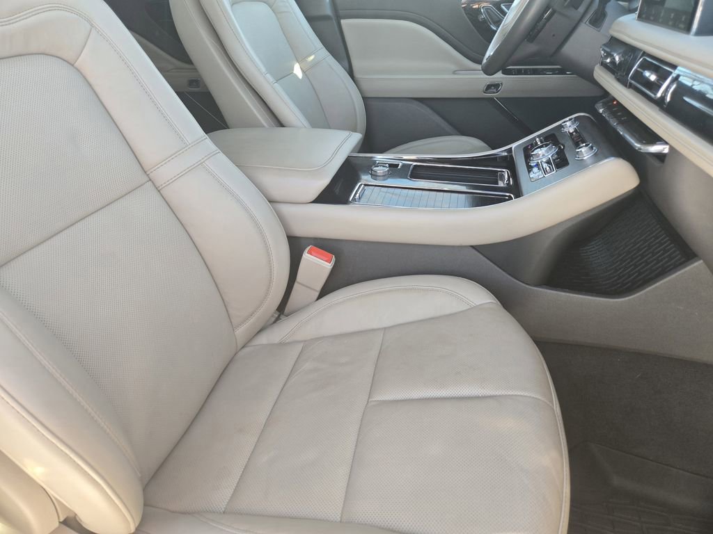 Used 2023 Lincoln Aviator Reserve w/ Equipment Group 201A image 7