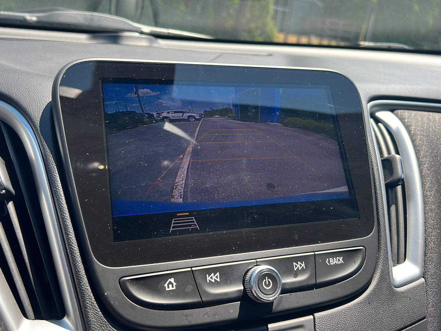 Used 2020 Chevrolet Malibu LS FWD image 24