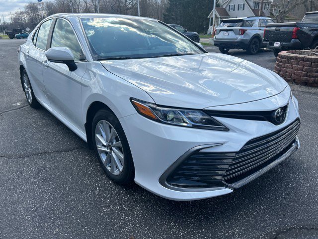 Used 2024 Toyota Camry LE w/ Convenience Package FWD image 4