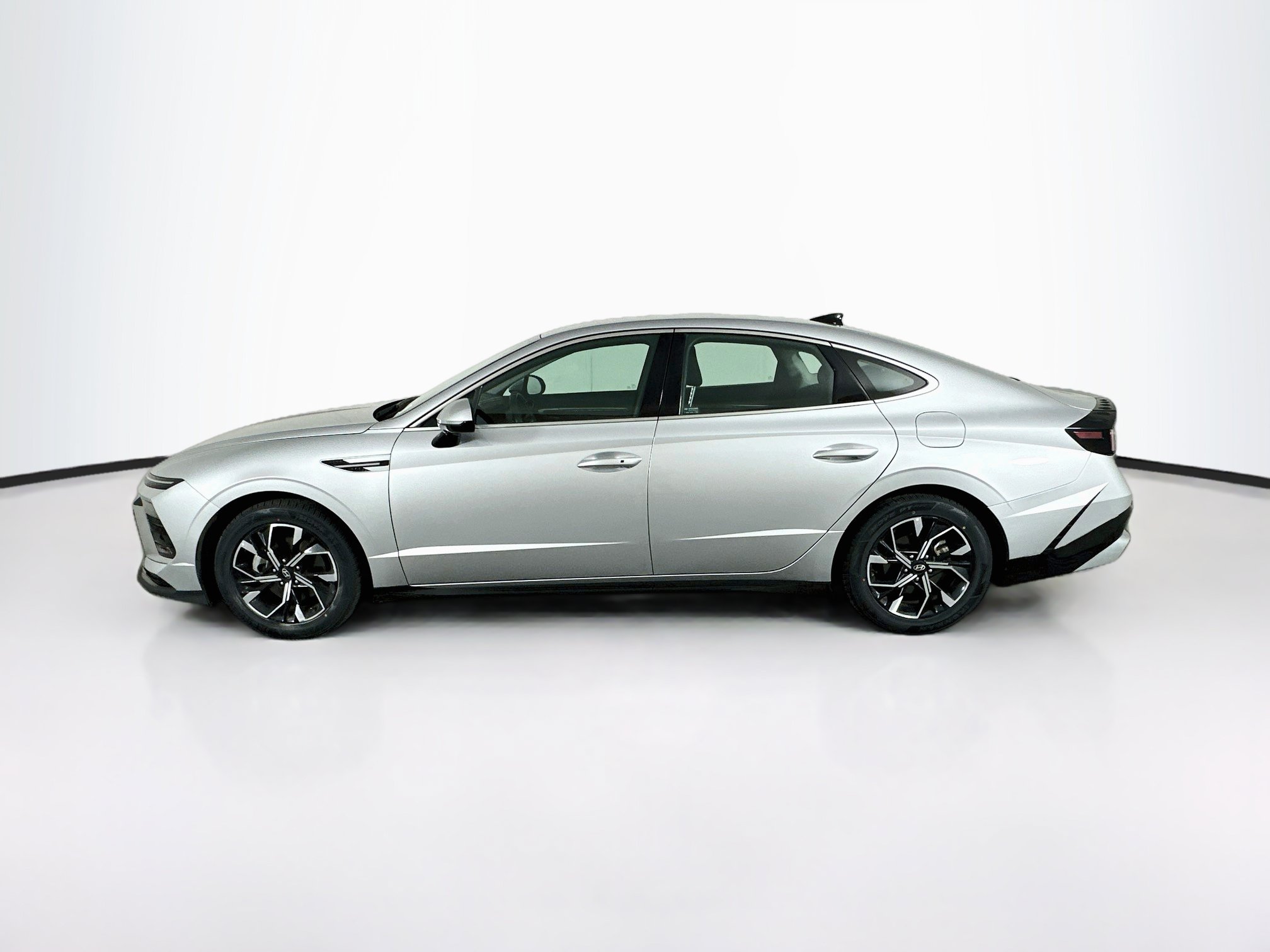 Used 2025 Hyundai Sonata SEL FWD image 4