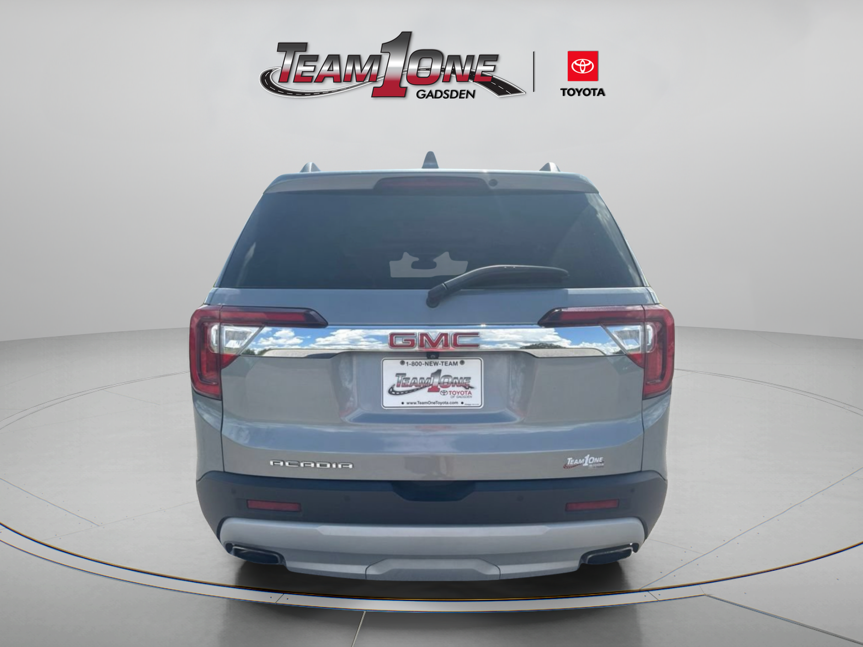 Used 2023 GMC Acadia SLT w/ Preferred Package FWD image 8