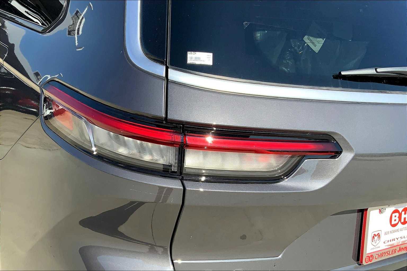 New 2025 Jeep Grand Cherokee L Summit w/ MOPAR Finishing Package image 15