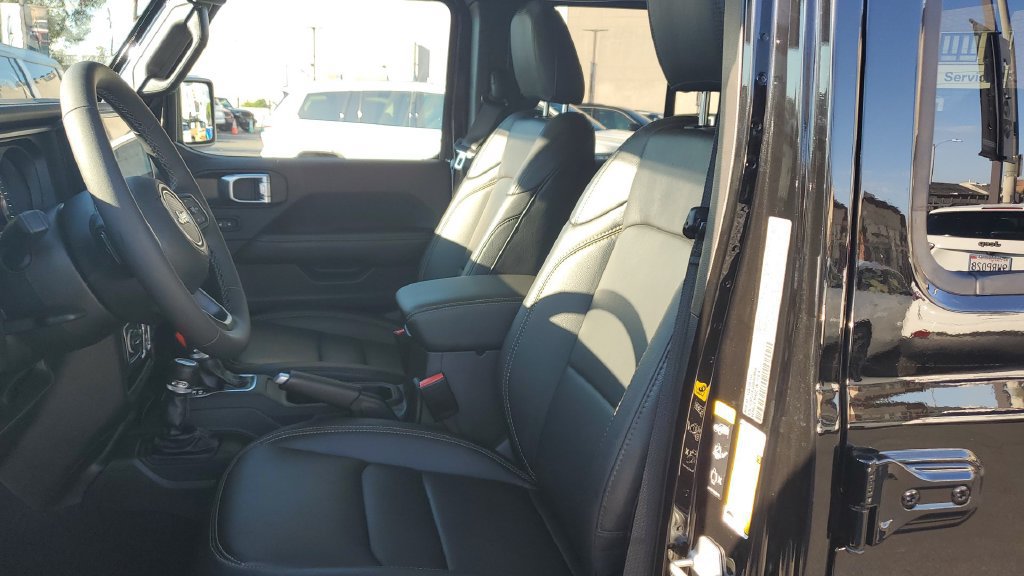 Used 2025 Jeep Gladiator Sport AWD/4WD image 18
