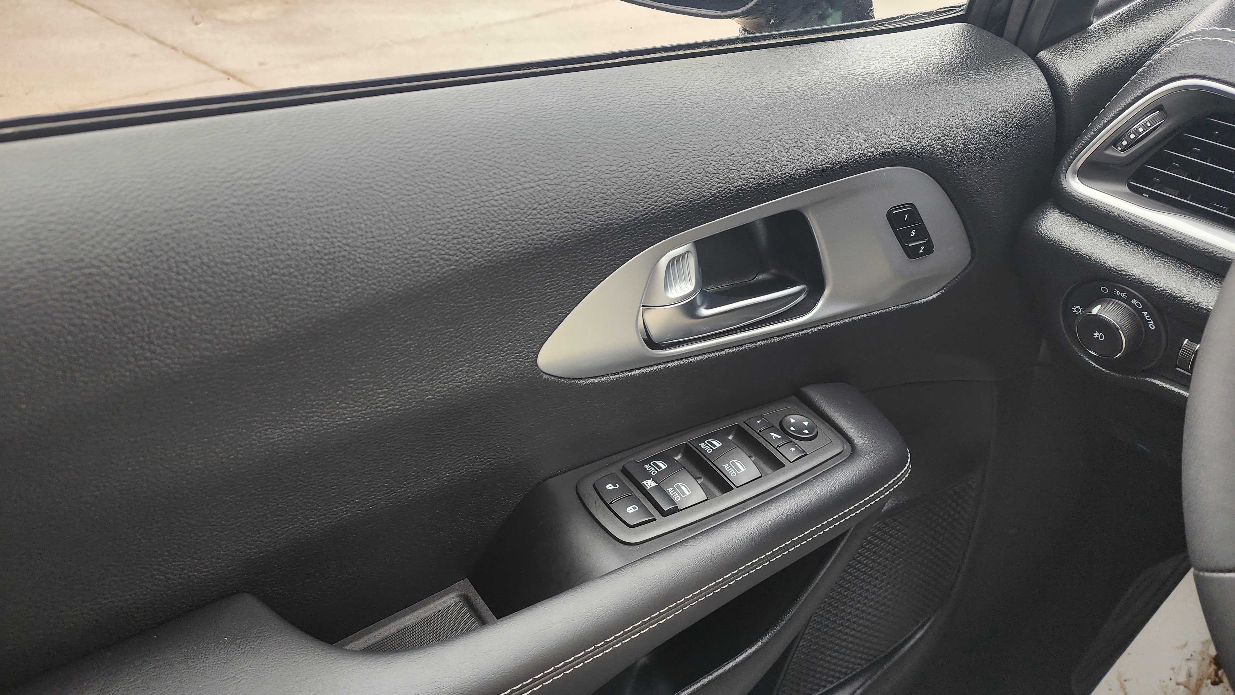 Used 2026 Chrysler Pacifica Limited w/ S Appearance Package image 10