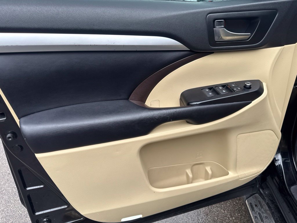 Used 2019 Toyota Highlander XLE AWD/4WD image 20