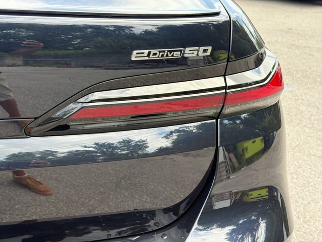 Used 2025 BMW i7 eDrive50 w/ M Sport Package RWD image 10