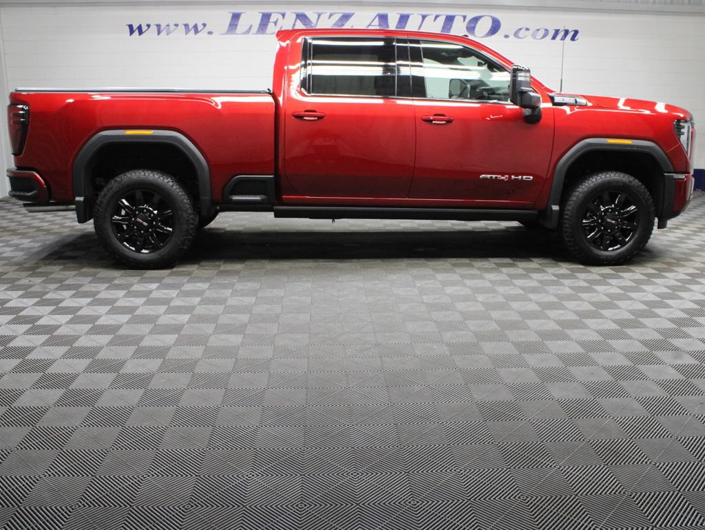 Used 2025 GMC Sierra 2500 AT4 w/ Technology Package AWD/4WD image 2