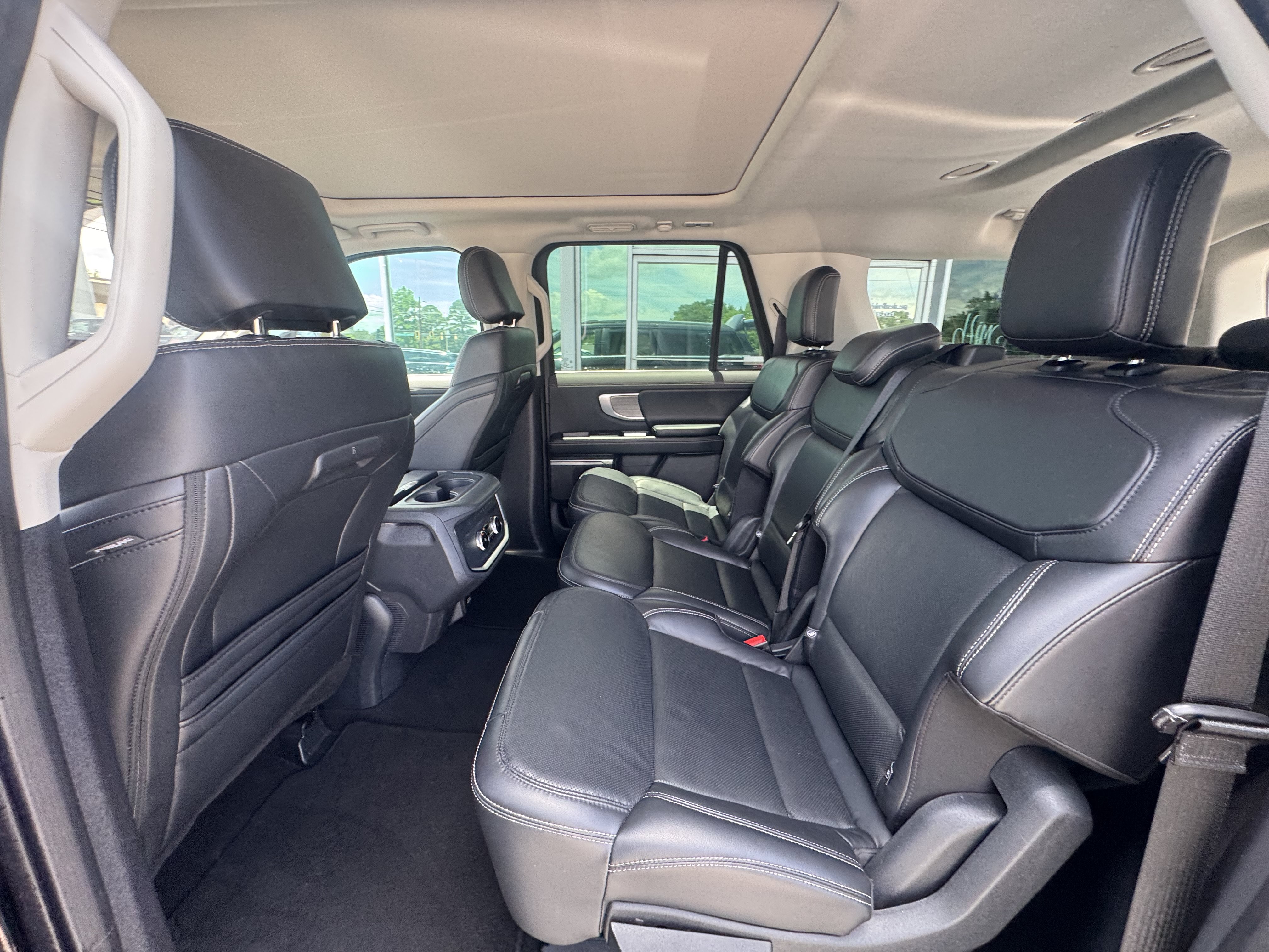 Used 2025 Ford Expedition Max Platinum AWD/4WD image 9