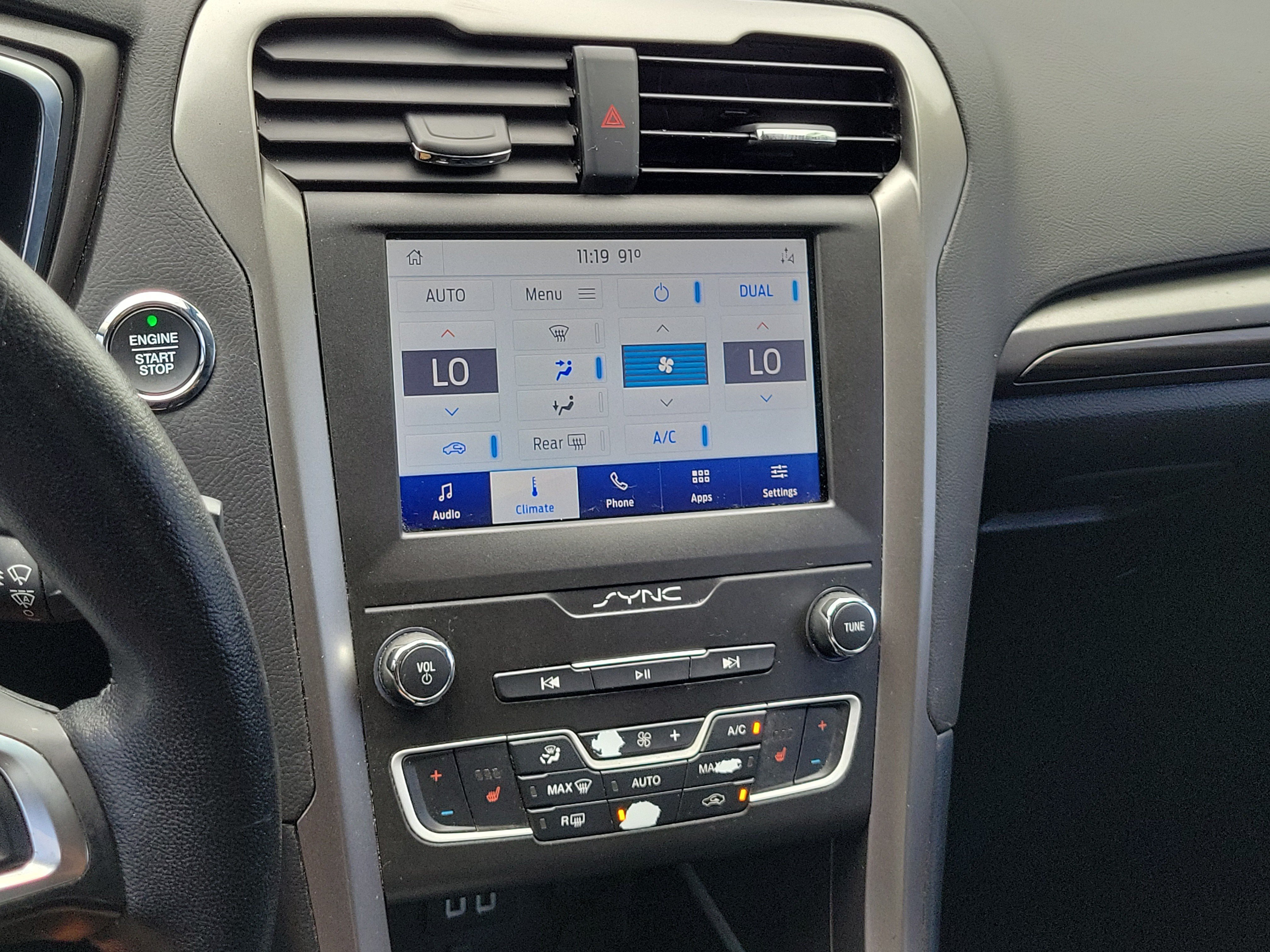 Used 2020 Ford Fusion SEL FWD image 25