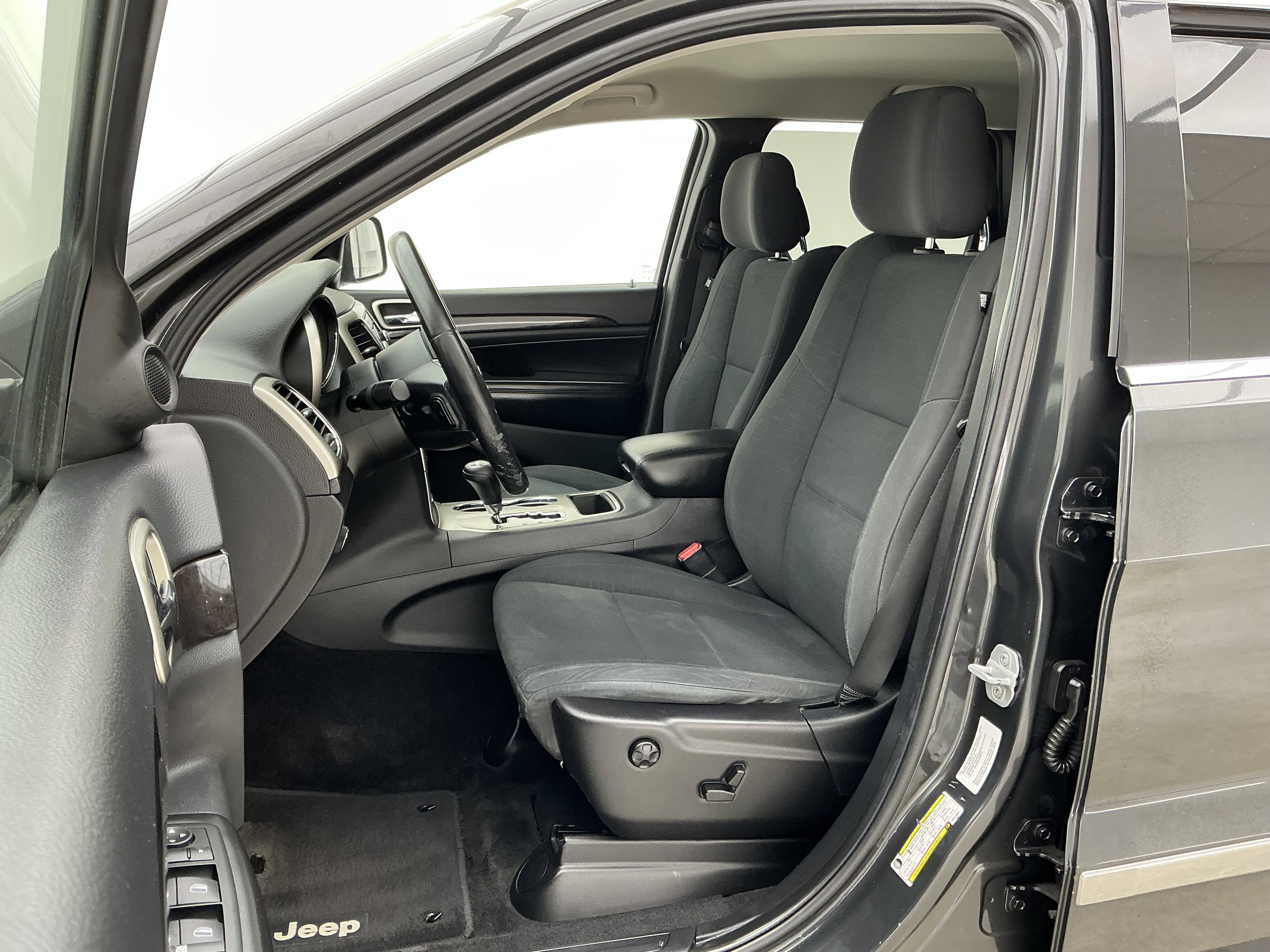 Used 2011 Jeep Grand Cherokee Laredo w/ Security & Convenience Group image 16