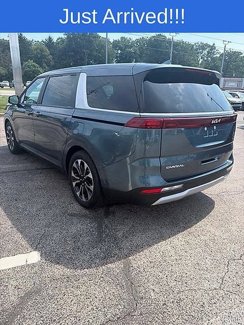 Used 2024 Kia Carnival EX FWD image 5