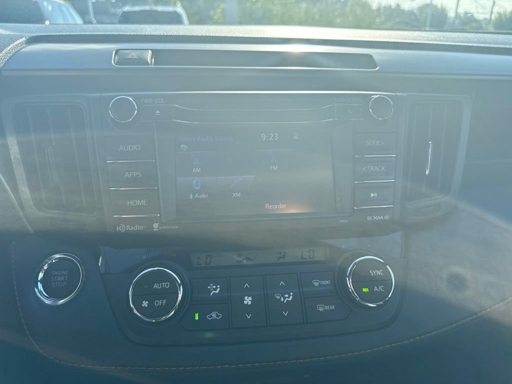 Used 2019 Chevrolet Traverse LT FWD image 12