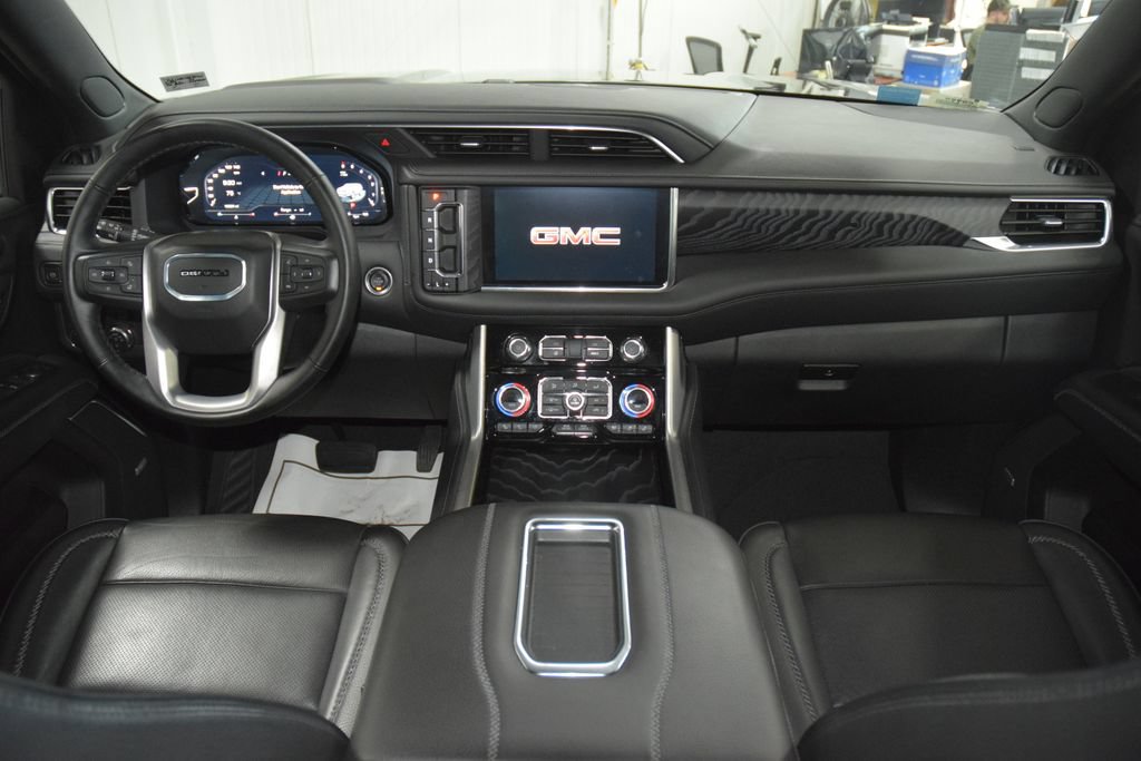 Used 2024 GMC Yukon XL Denali AWD/4WD image 33