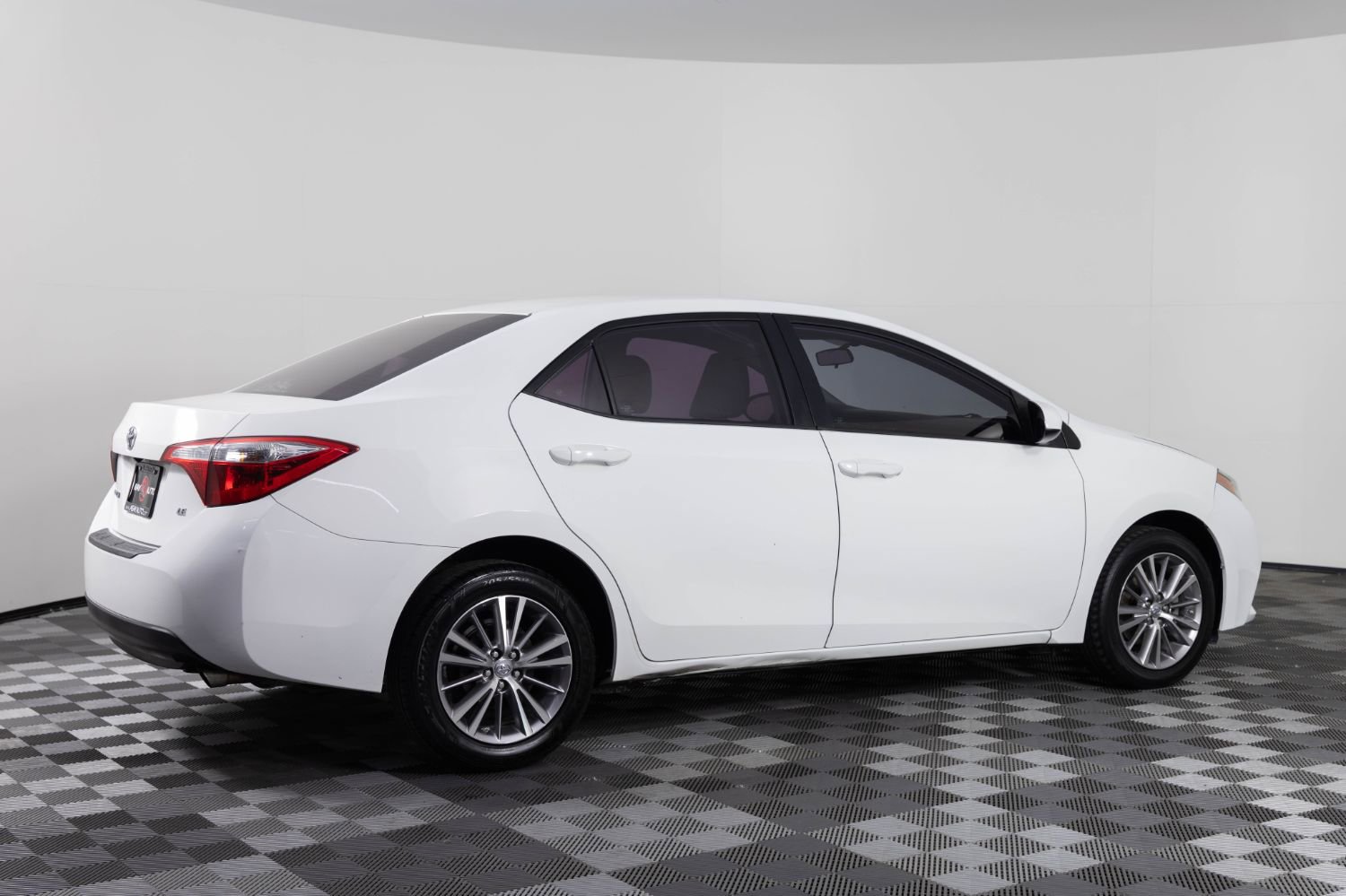 Used 2015 Toyota Corolla LE image 8