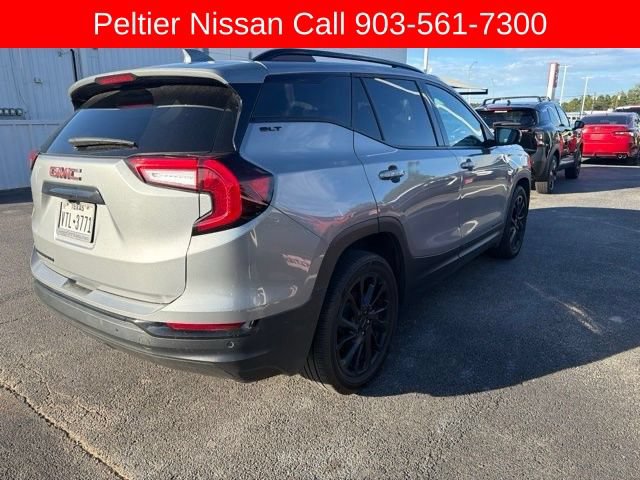 Used 2024 GMC Terrain SLT w/ Tech Package FWD image 2