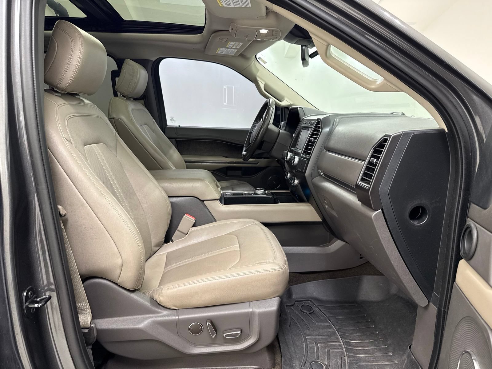 Used 2019 Ford Expedition Limited w/ Equipment Group 302A RWD image 26