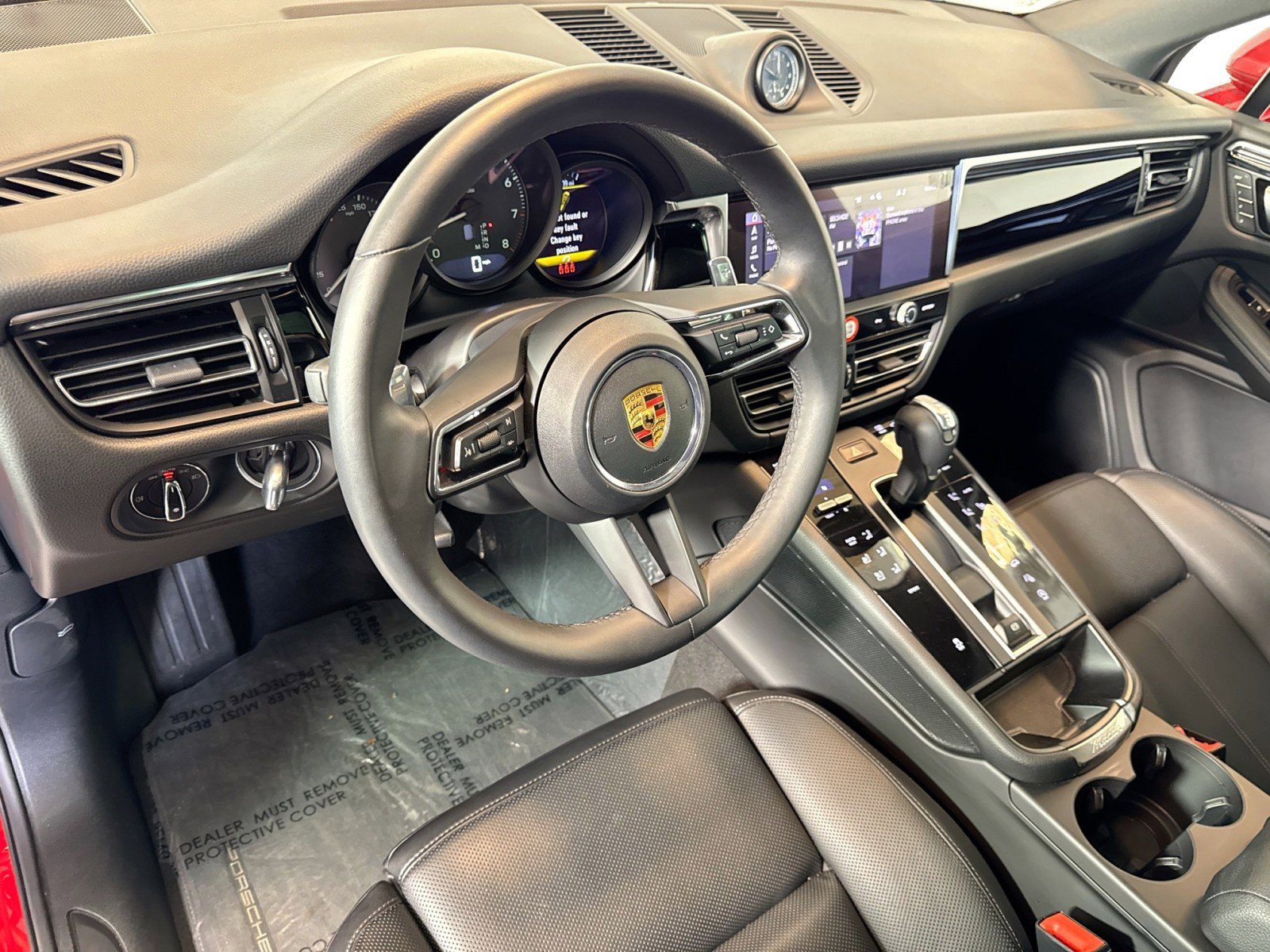 Used 2025 Porsche Macan w/ Premium Package Plus image 4