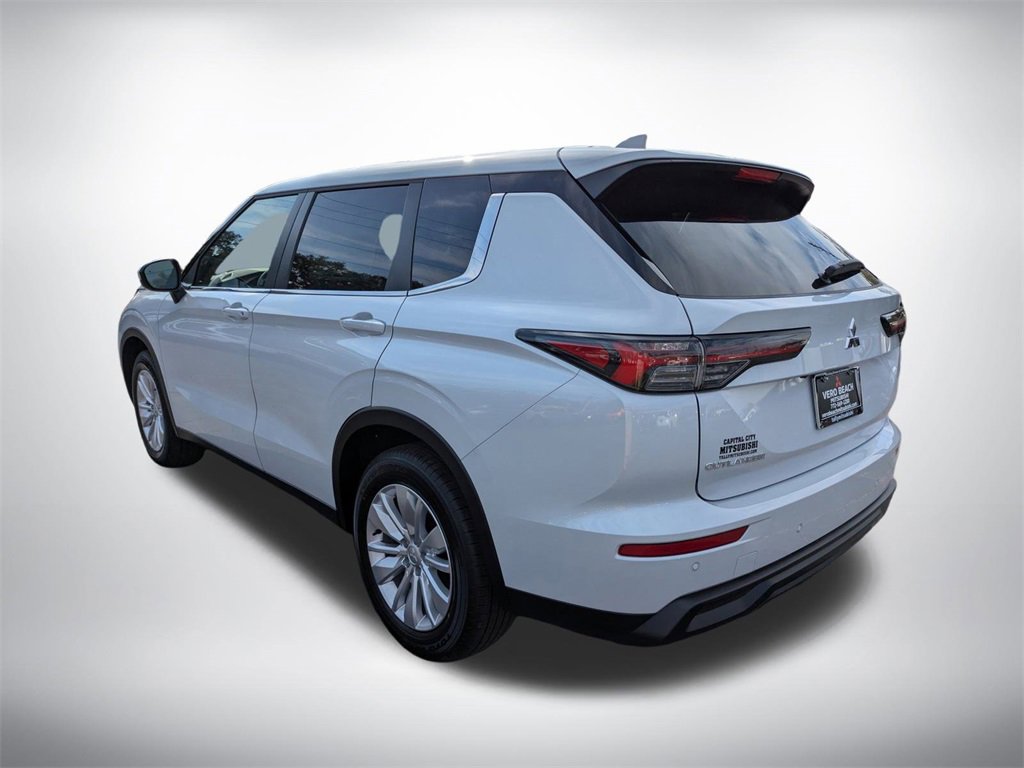 New 2025 Mitsubishi Outlander ES image 6