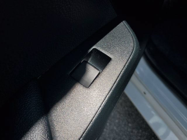 Used 2022 Toyota Prius LE FWD image 13