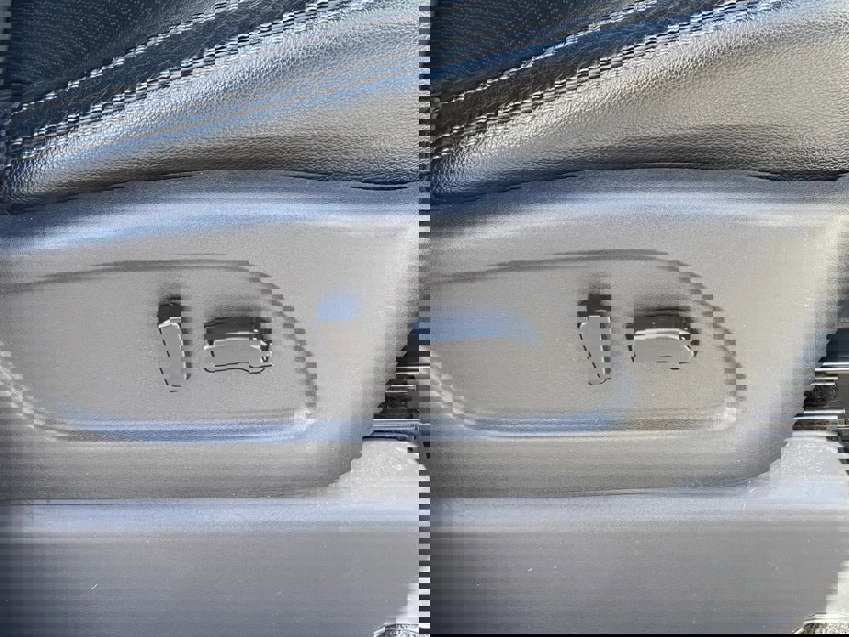 Used 2016 Nissan Titan SL image 27