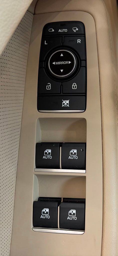 Used 2015 Hyundai Genesis 3.8 w/ Option Group 04 image 17