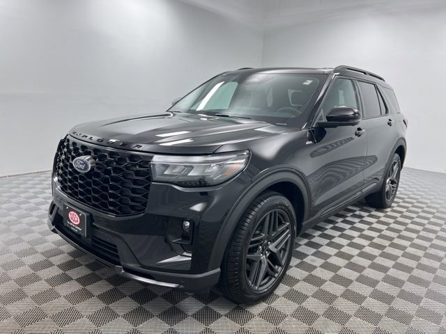 Used 2025 Ford Explorer ST-Line w/ Premium Package image 2