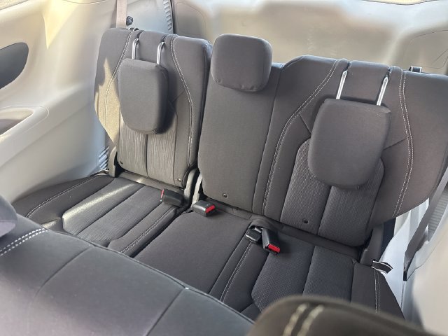Used 2020 Chrysler Voyager L FWD image 33