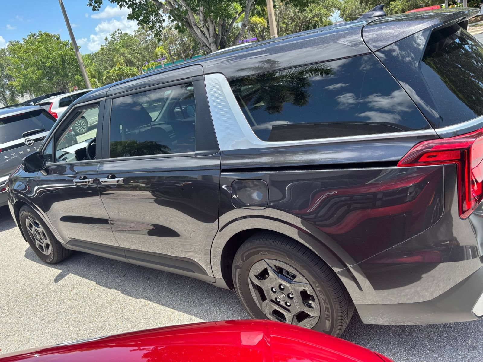 Used 2026 Kia Carnival FWD image 6