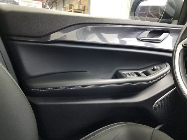 Used 2021 Jeep Grand Cherokee L Laredo w/ Luxury Tech Group I image 17