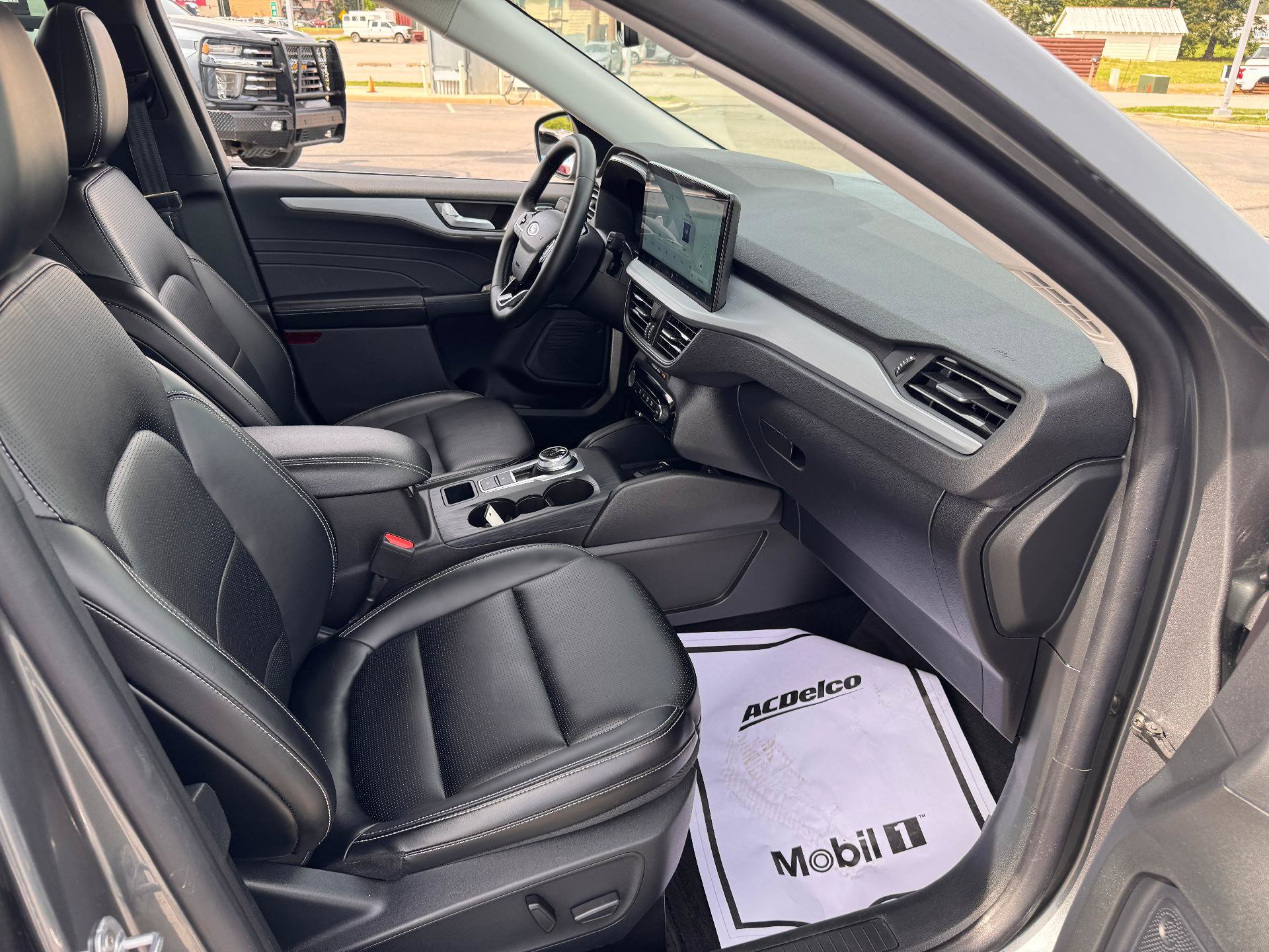 Used 2025 Ford Escape Platinum AWD/4WD image 18