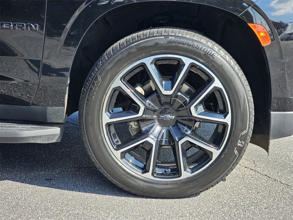 Used 2022 Chevrolet Suburban RST w/ Luxury Package image 13