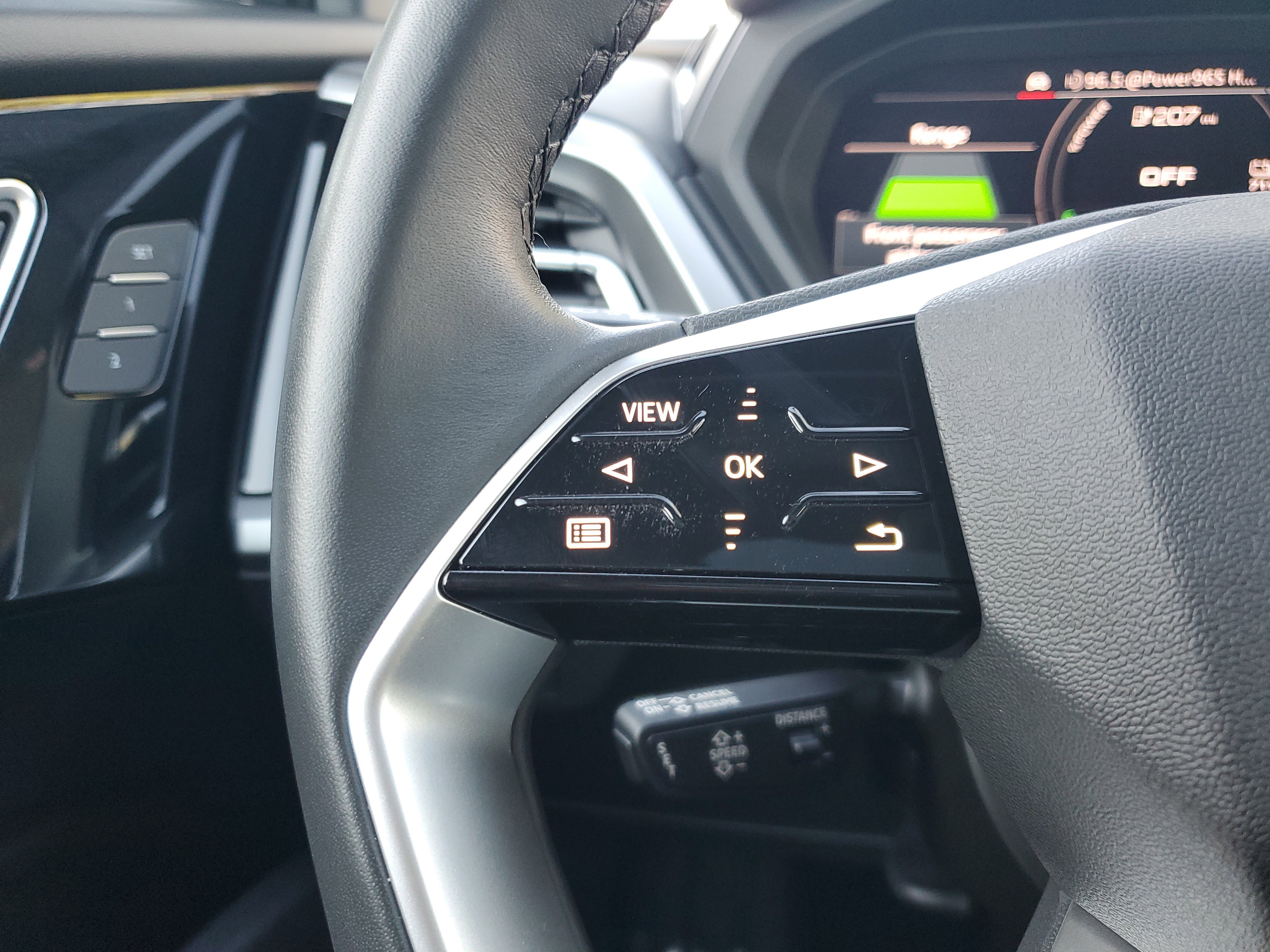 Used 2025 Audi Q4 e-tron Premium w/ Convenience Package image 20