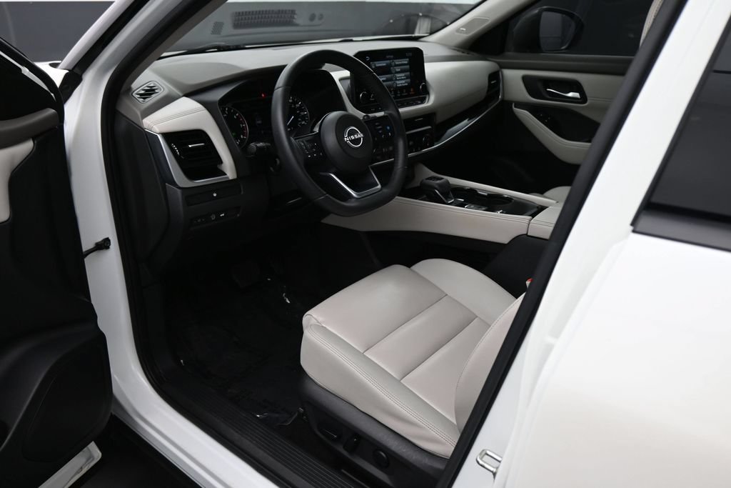 Used 2023 Nissan Rogue SL w/ SL Premium Package FWD image 2