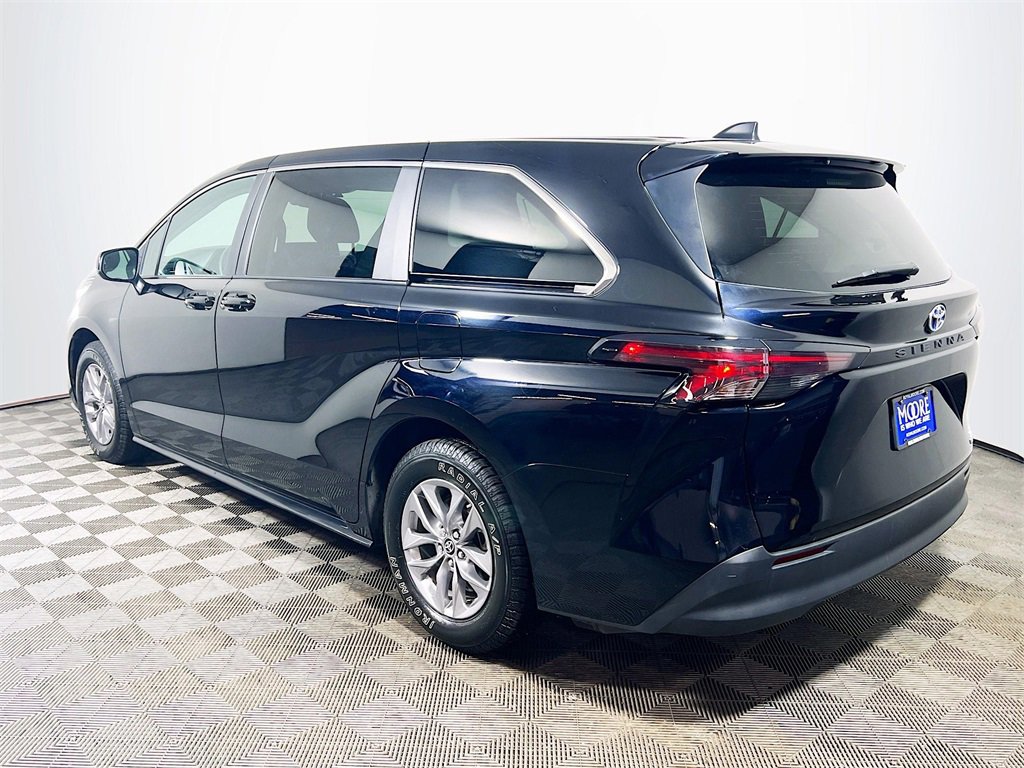 Certified 2024 Toyota Sienna LE image 6