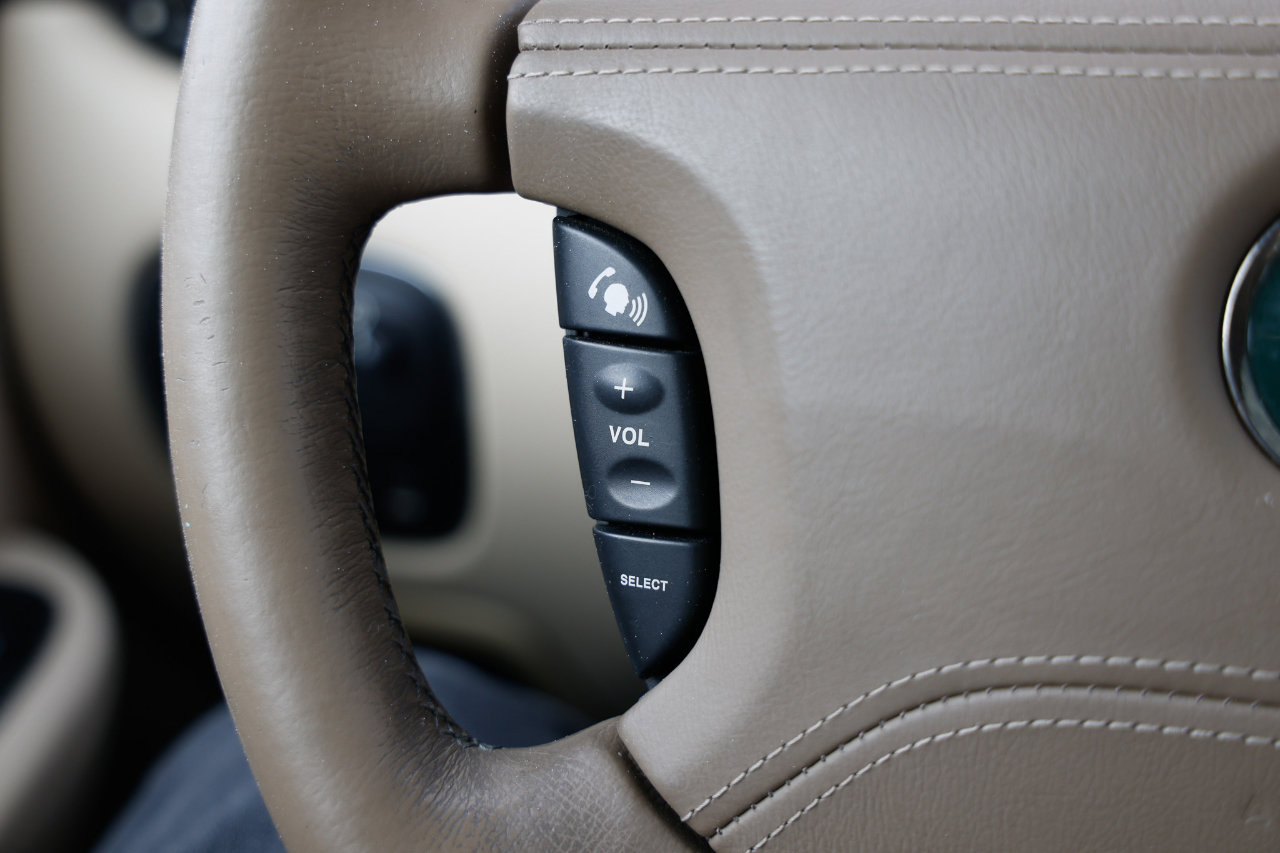 Used 2004 Jaguar XJ8 image 26