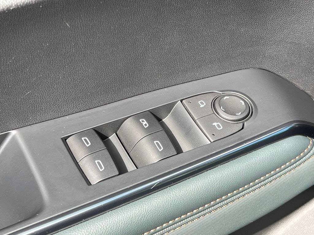 Used 2024 GMC Acadia AT4 w/ Luxury Package AWD/4WD image 10