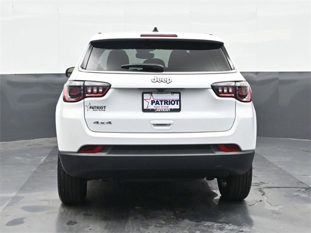 Used 2025 Jeep Compass Sport image 3