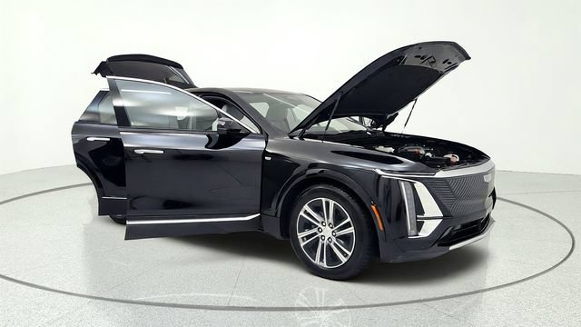 Used 2025 Cadillac Lyriq Luxury AWD/4WD image 11