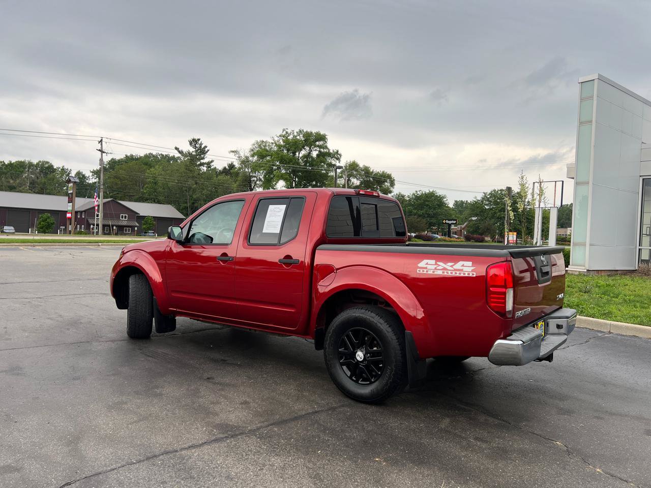 Used 2016 Nissan Frontier SV AWD/4WD image 5