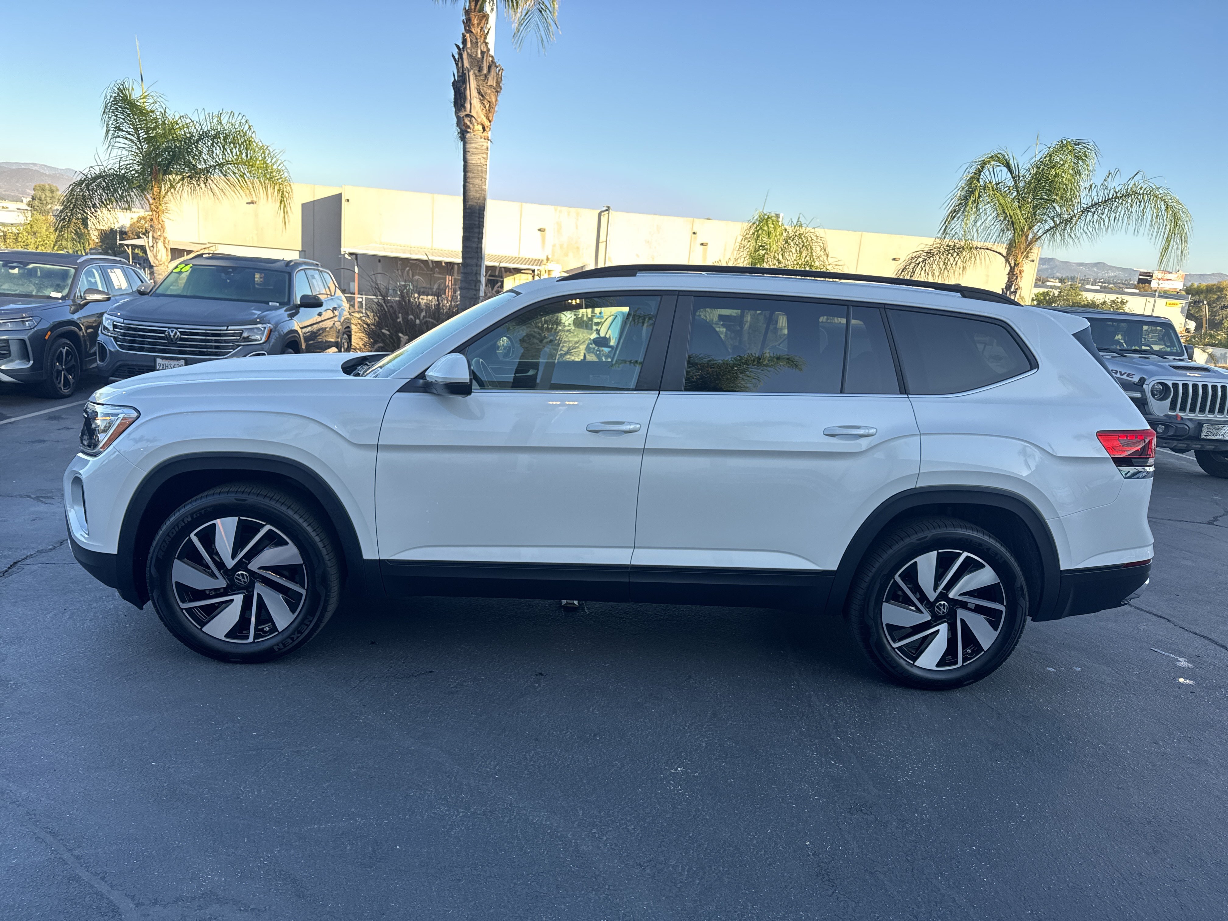 Used 2026 Volkswagen Atlas SE FWD image 6