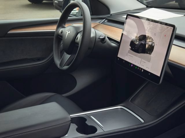 Used 2025 Tesla Model Y Long Range AWD/4WD image 38